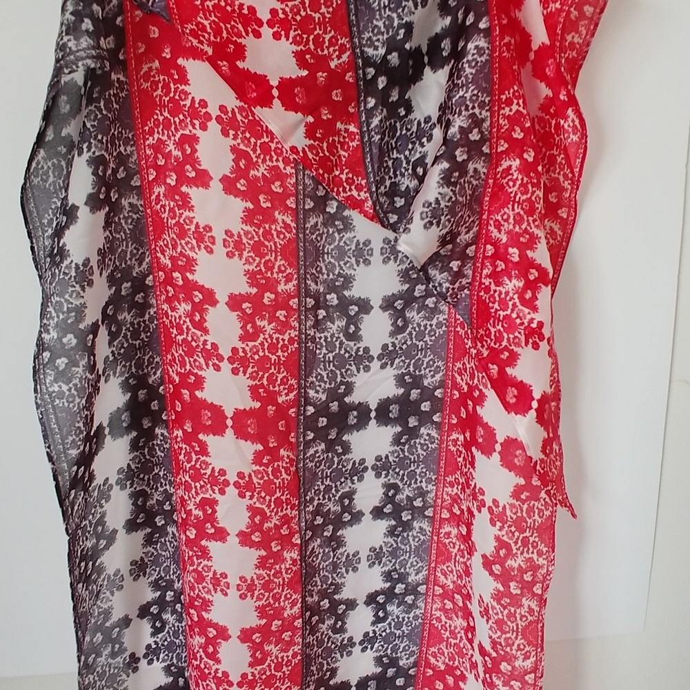 Vince Camuto scarf red and black